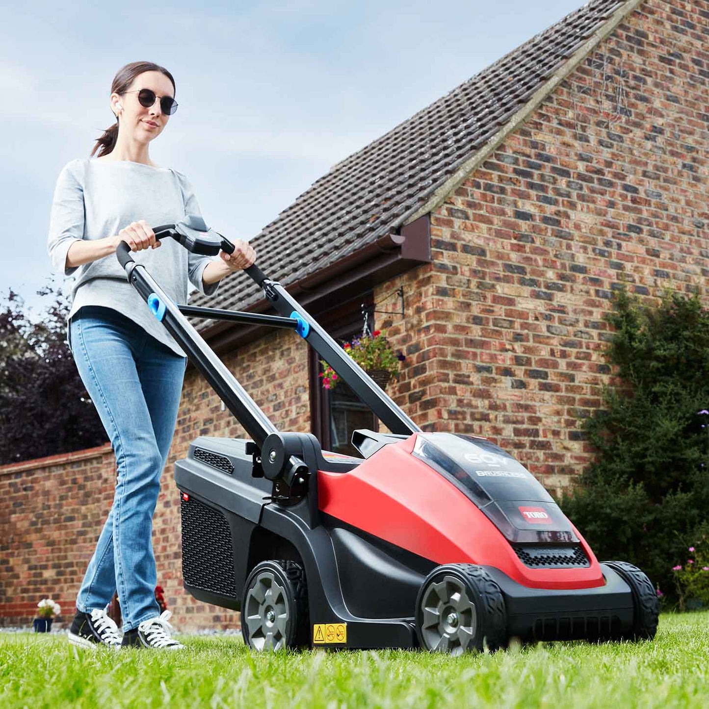 17" (43 cm) eMulticycler 60V MAX* Battery Mower