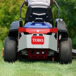 42" (107 cm) 60V eTimeCutter™ eMR4275 Battery Powered Ride-On Mower